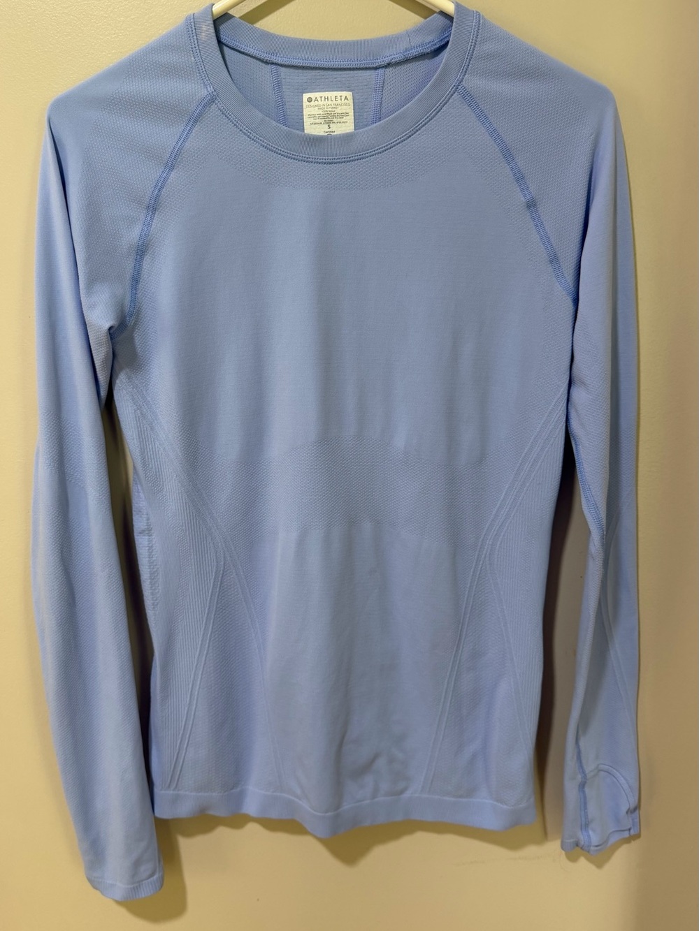Athleta Momentum Seamless long sleeve Periwinkle Top!
